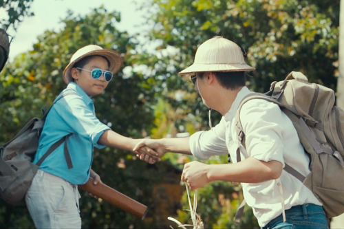 Vợ Hoàng Bách hạnh phúc bên chồng và con trai sau thời gian dài xa cách - 9