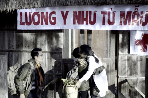 Vợ Hoàng Bách hạnh phúc bên chồng và con trai sau thời gian dài xa cách - 12