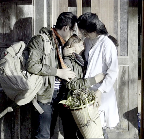 Vợ Hoàng Bách hạnh phúc bên chồng và con trai sau thời gian dài xa cách - 13