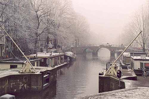 Chìm trong tuyết lạnh mùa đông, các thành phố du lịch vẫn đẹp hút hồn du khách - 4