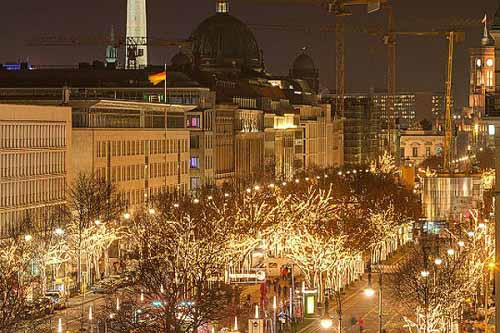 Chìm trong tuyết lạnh mùa đông, các thành phố du lịch vẫn đẹp hút hồn du khách - 9