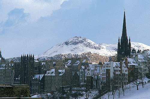 Chìm trong tuyết lạnh mùa đông, các thành phố du lịch vẫn đẹp hút hồn du khách - 11