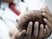 Làm mẹ - Trẻ chốc đầu dai dẳng, viêm tai giữa kéo dài là dấu hiệu của bệnh gì?