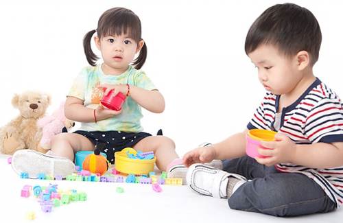 Dạy con 3 tuổi ngoan ngoãn không quát tháo thông qua những kỹ năng cơ bản - 1