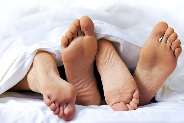 Ít làm chuyện ấy với chồng, âm đạo của tôi có se khít hơn? - 1
