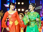 Làng sao - Hóa trang thành quan huyện "mê gái", Hồng Mơ hớp hồn danh ca Elvis Phương