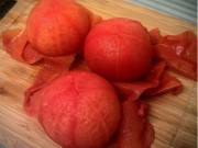 Làm đẹp - Điều kỳ tích khi lấy 3 quả cà chua chín chà lên mặt mỗi tuần