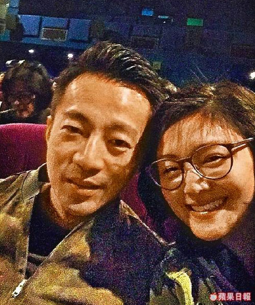 Ngôi sao 24/7: amp;#34;Bỏ rơiamp;#34; các con, vợ chồng Từ Hy Viên thân mật đi chơi riêng - 2