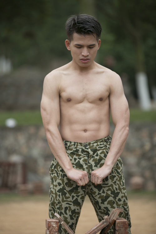Quốc Thiên khoe body 6 múi, trải nghiệm rèn luyện gian khổ trong quân ngũ - 8