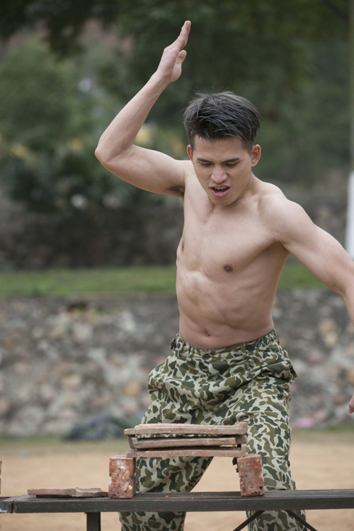 Quốc Thiên khoe body 6 múi, trải nghiệm rèn luyện gian khổ trong quân ngũ - 9