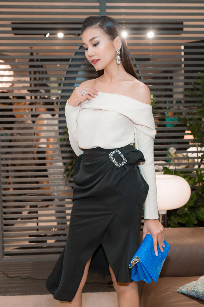 Thanh Hằng khoe vai trần đẹp amp;#34;nín thởamp;#34; - 6
