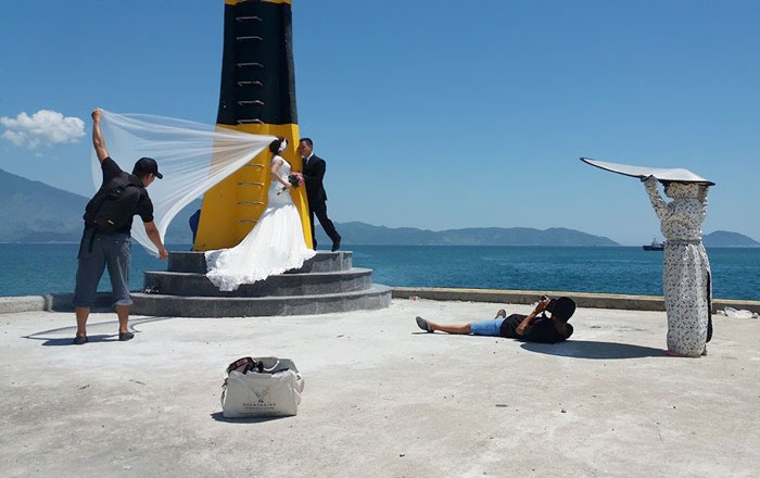 Cười đau ruột với hậu trường bộ ảnh cưới bá đạo có 1 không 2 - 15