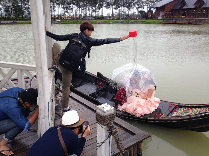 Cười đau ruột với hậu trường bộ ảnh cưới bá đạo có 1 không 2 - 4