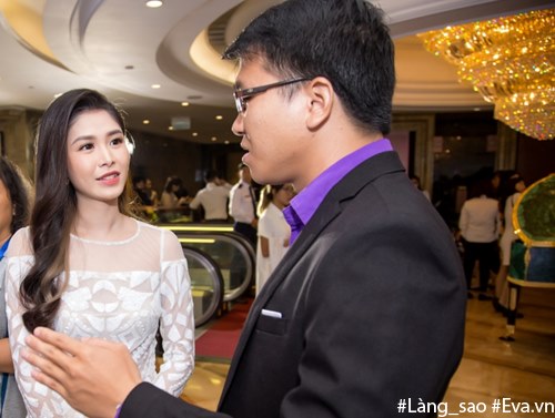 Bà xã Đăng Khôi vẫn rạng rỡ dù lẻ bóng tham gia sự kiện - 4