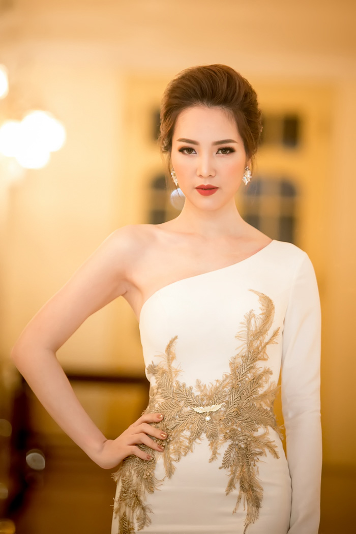 Thời trang sao đẹp tuần: Nữ hoàng sắc đẹp Ngọc Duyên tái xuất khiến fan thẫn thờ - 1