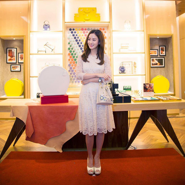 Thời trang sao đẹp tuần: Nữ hoàng sắc đẹp Ngọc Duyên tái xuất khiến fan thẫn thờ - 5