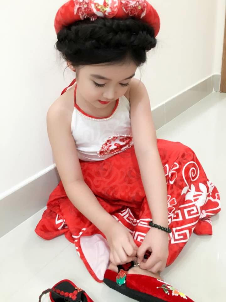 Tiểu mỹ nhân đẹp nhất Việt Nam lại khiến fan ngây ngất khi mặc áo bà ba - 7