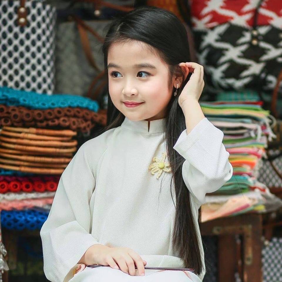 Tiểu mỹ nhân đẹp nhất Việt Nam lại khiến fan ngây ngất khi mặc áo bà ba - 6