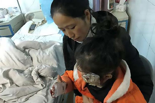 Tin tức 24h nổi bật: Ngày uống 3 cữ rượu, một phụ nữ nguy kịch do ngộ độc methanol - 2