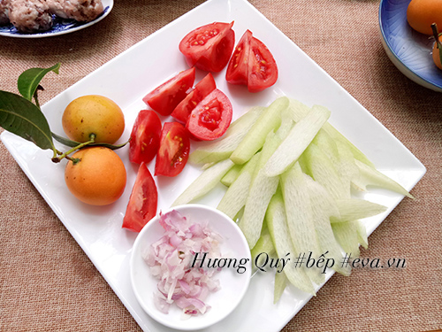 Bữa sáng nóng hổi với bún sườn chua dọc mùng - 2