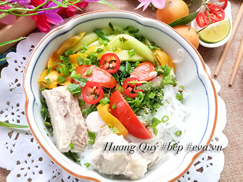 Bữa sáng nóng hổi với bún sườn chua dọc mùng - 6