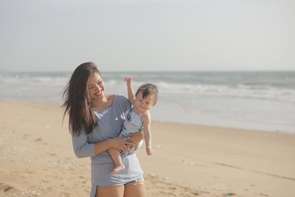 amp;#34;Đốn timamp;#34; với vẻ đẹp lai Tây xinh xắn của con gái lẫm chẫm biết đi nhà Phương Vy - 11