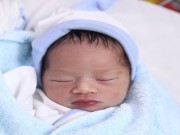 Tin tức - Bé gái sơ sinh đẹp như thiên thần bị mẹ bỏ rơi ở bệnh viện TP.HCM