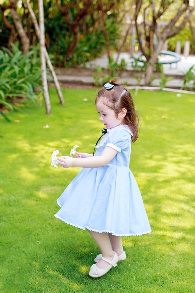 amp;#34;Ngất lịmamp;#34; với khoảnh khắc tình cảm của Elly Trần bên hai con đẹp như thiên thần - 10