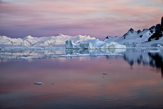 Nhiếp ảnh gia Meyer đã trải nhiệm nhiều mùa tại Nam Cực và ghi lại những cảnh đẹp ở nơi đây.
