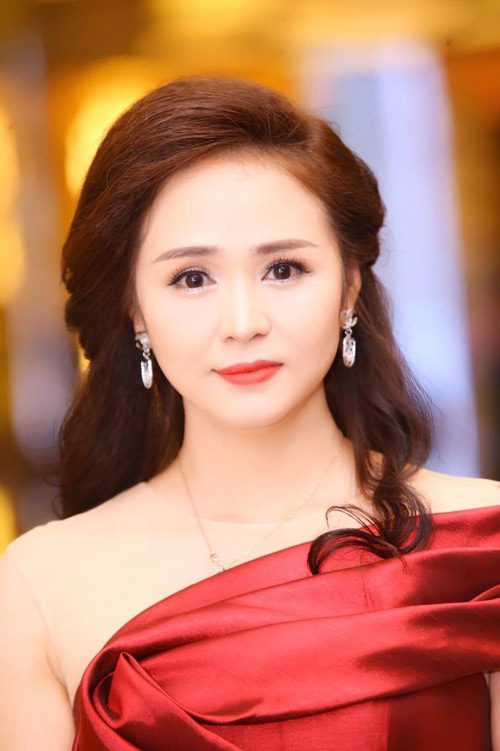 Bất ngờ với vẻ trẻ trung ở tuổi 35 của Nữ hoàng hoa hồng đầu tiên tại Việt Nam - 1