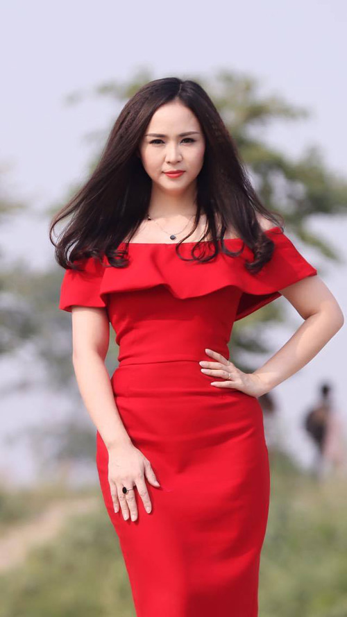 Bất ngờ với vẻ trẻ trung ở tuổi 35 của Nữ hoàng hoa hồng đầu tiên tại Việt Nam - 2