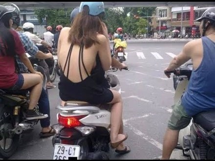 Hà Nội ban hành quy tắc amp;#34;không mặc hở hang, không hái hoa bẻ cànhamp;#34; nơi công cộng - 1