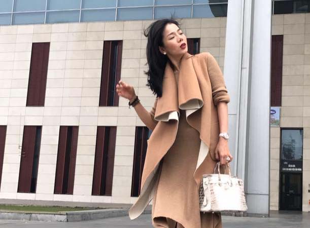 Bức ảnh gây tranh cãi nhất hôm nay: Khoe túi siêu phẩm, Ngọc Trinh gây hoang mang - 4