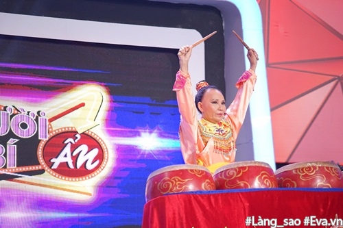 Người bí ẩn 2017: Điều ít biết về truyền nhân đánh trống khiến Trấn Thành, Hồng Đào nể phục - 1