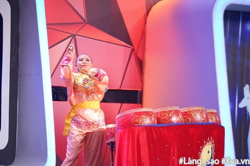 Người bí ẩn 2017: Điều ít biết về truyền nhân đánh trống khiến Trấn Thành, Hồng Đào nể phục - 4