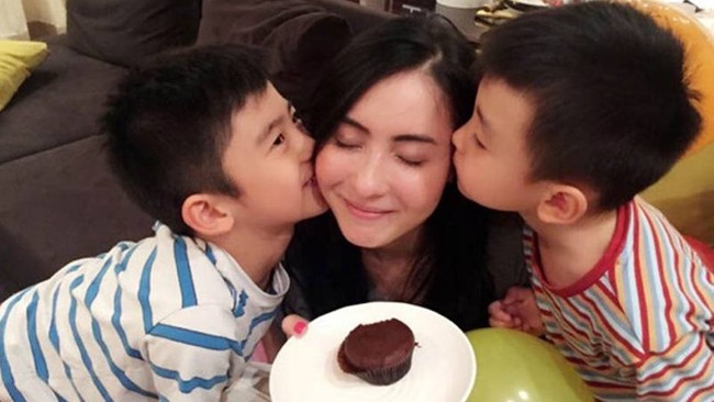 Trương Bá Chi đi siêu xe, nhà xịn còn mẹ cô chật vật làm thuê, đóng phim nóng - 4