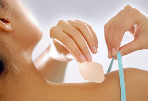 Vì sao miếng dán tránh thai lại gây máu vón cục và bệnh tim mạch? - 1