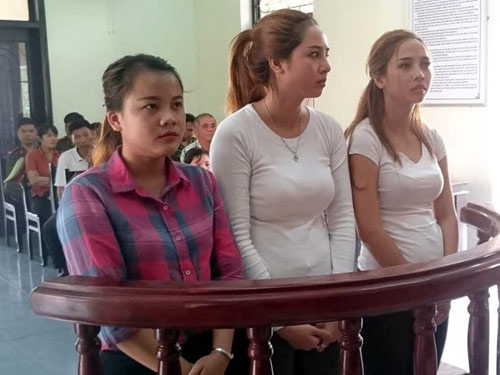 Vụ đánh ghen trên bục giảng: Chồng cho số xe-địa chỉ, vợ bị làm nhục - 1