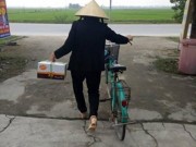 Eva tám - Mẹ chồng điểm 10, đạp xe 4km mua bánh tặng con dâu, viết lời tặng đầy cảm động
