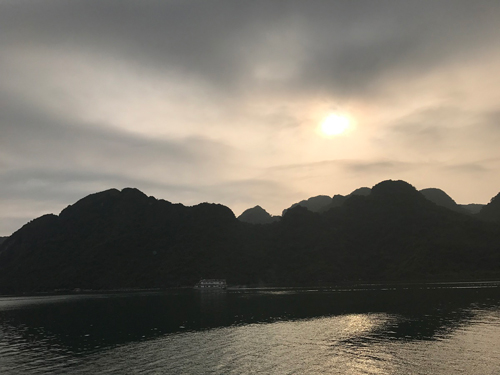 Suboi bất ngờ gặp gỡ đạo diễn phim amp;#34;Kongamp;#34; tại Vịnh Hạ Long - 2