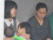 Tin tức - Sự thật đắng lòng phía sau hình ảnh bé 3 tuổi không quần áo đứng giữa trời mưa rét