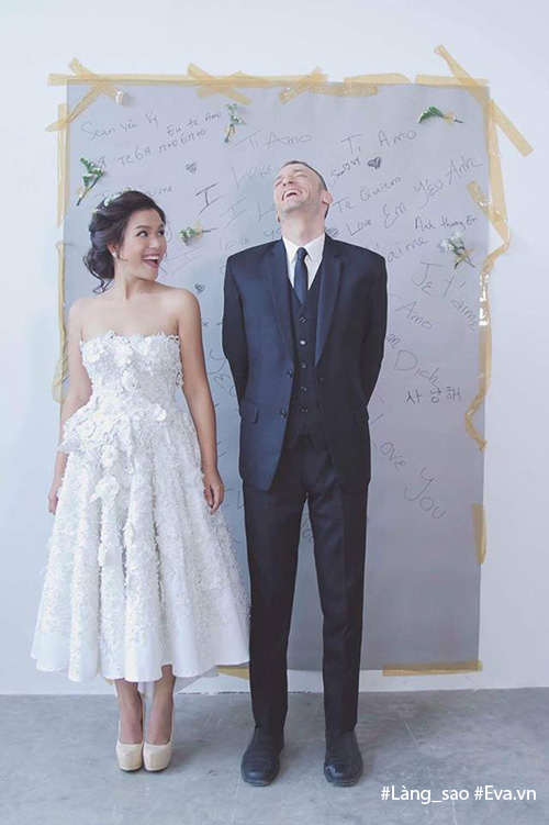 Bố mẹ Phương Vy Idol amp;#34;mắt tròn mắt dẹtamp;#34; khi thấy con gái hôn chồng Tây đắm đuối - 1