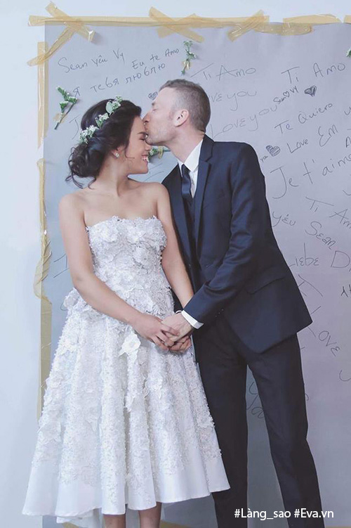 Bố mẹ Phương Vy Idol amp;#34;mắt tròn mắt dẹtamp;#34; khi thấy con gái hôn chồng Tây đắm đuối - 3