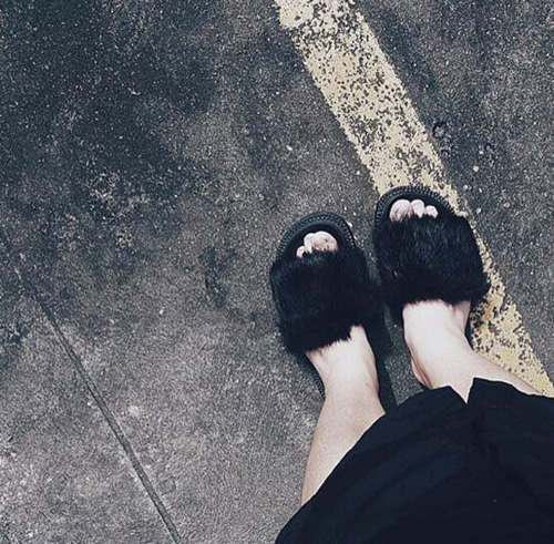 Chị em Việt quả là nhanh thay lòng đổi dạ, đôi dép từng chê tơi bời giờ lại đua nhau đi - 13