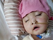 Tin tức - Quấy khóc khi mẹ và nhân tình đang "mây mưa", bé gái 1 tuổi bị đánh đến hôn mê