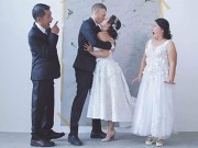 Làng sao - Bố mẹ Phương Vy Idol "mắt tròn mắt dẹt" khi thấy con gái hôn chồng Tây đắm đuối