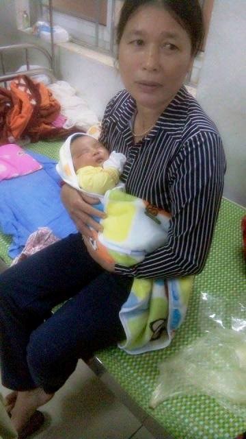 Ngỡ ngàng bé trai nặng 6,1kg chào đời tại Nghệ An - 1