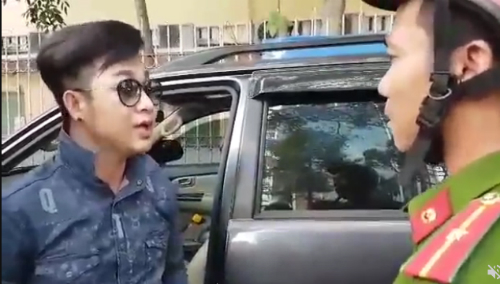 Quách Tuấn Du nhận sai khi xe ô tô bị niêm phong do đậu trên vỉa hè - 2