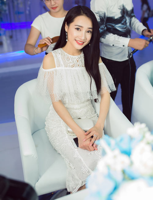 Bị ghét đến mấy trong amp;#34;Tuổi Thanh Xuânamp;#34; thì ngoài đời Nhã Phương vẫn đẹp phát hờn - 1