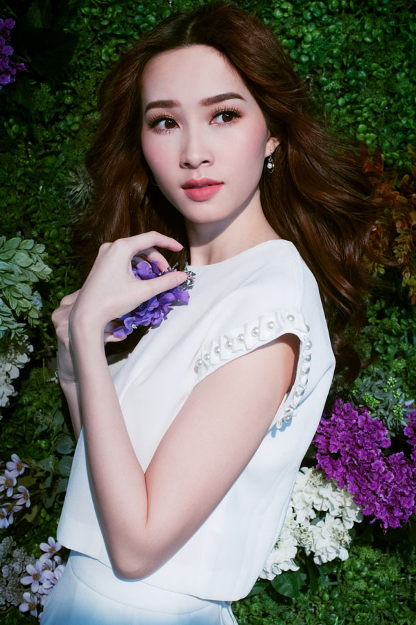 Thu Thảo cứ đẹp hơn hoa thế này thì ai mà cưỡng lại được - 11